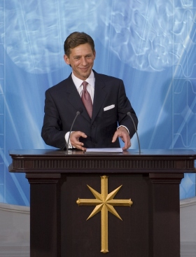 Mr. David Miscavige, ecclesiastical leader of the Scientology religion, dedicated Spain’s National Church of Scientology, welcoming the thousands in attendance to their new Church.